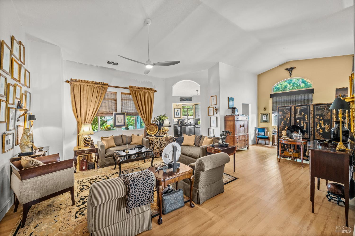 Detail Gallery Image 11 of 62 For 208 Mandarin Cir, Vacaville,  CA 95687 - 2 Beds | 2 Baths