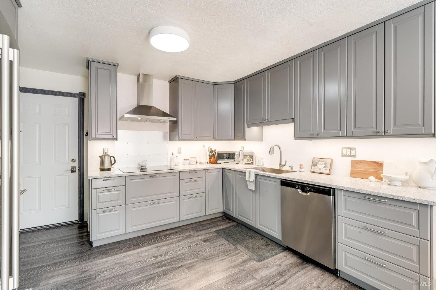 Detail Gallery Image 19 of 41 For 30 Fredrick Dr, Rohnert Park,  CA 94928 - 3 Beds | 2/1 Baths