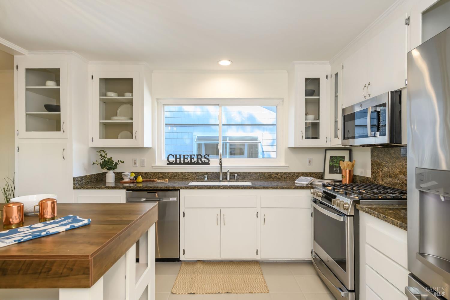 Detail Gallery Image 16 of 31 For 41 Spindrift Psge, Corte Madera,  CA 94925 - 3 Beds | 2 Baths