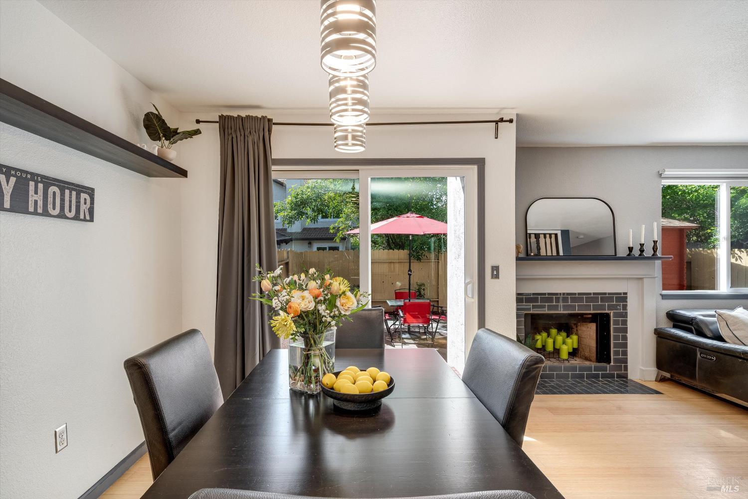 Detail Gallery Image 13 of 41 For 30 Fredrick Dr, Rohnert Park,  CA 94928 - 3 Beds | 2/1 Baths