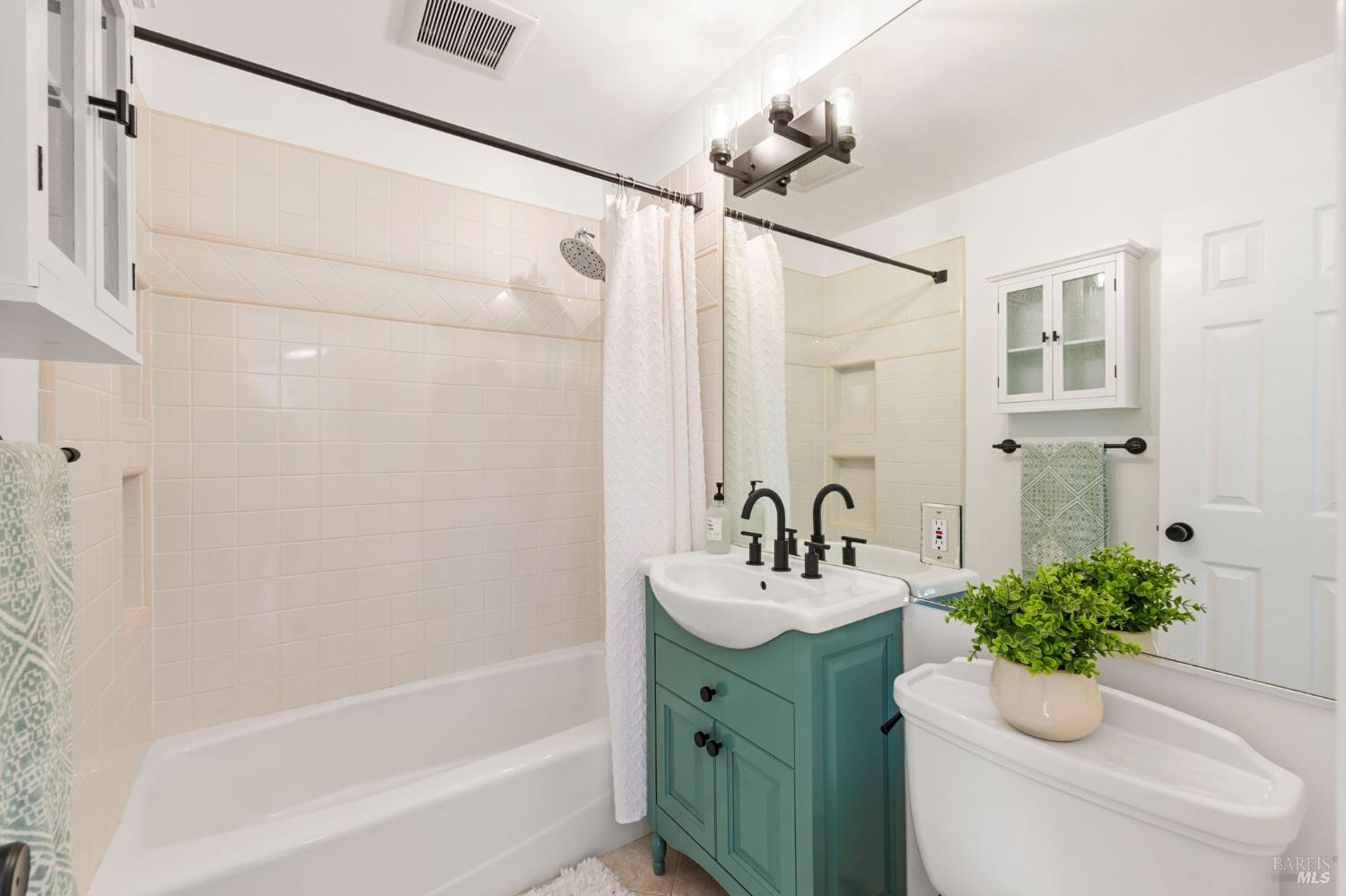 Detail Gallery Image 64 of 93 For 184 Cobblestone Dr, San Rafael,  CA 94903 - 4 Beds | 2 Baths