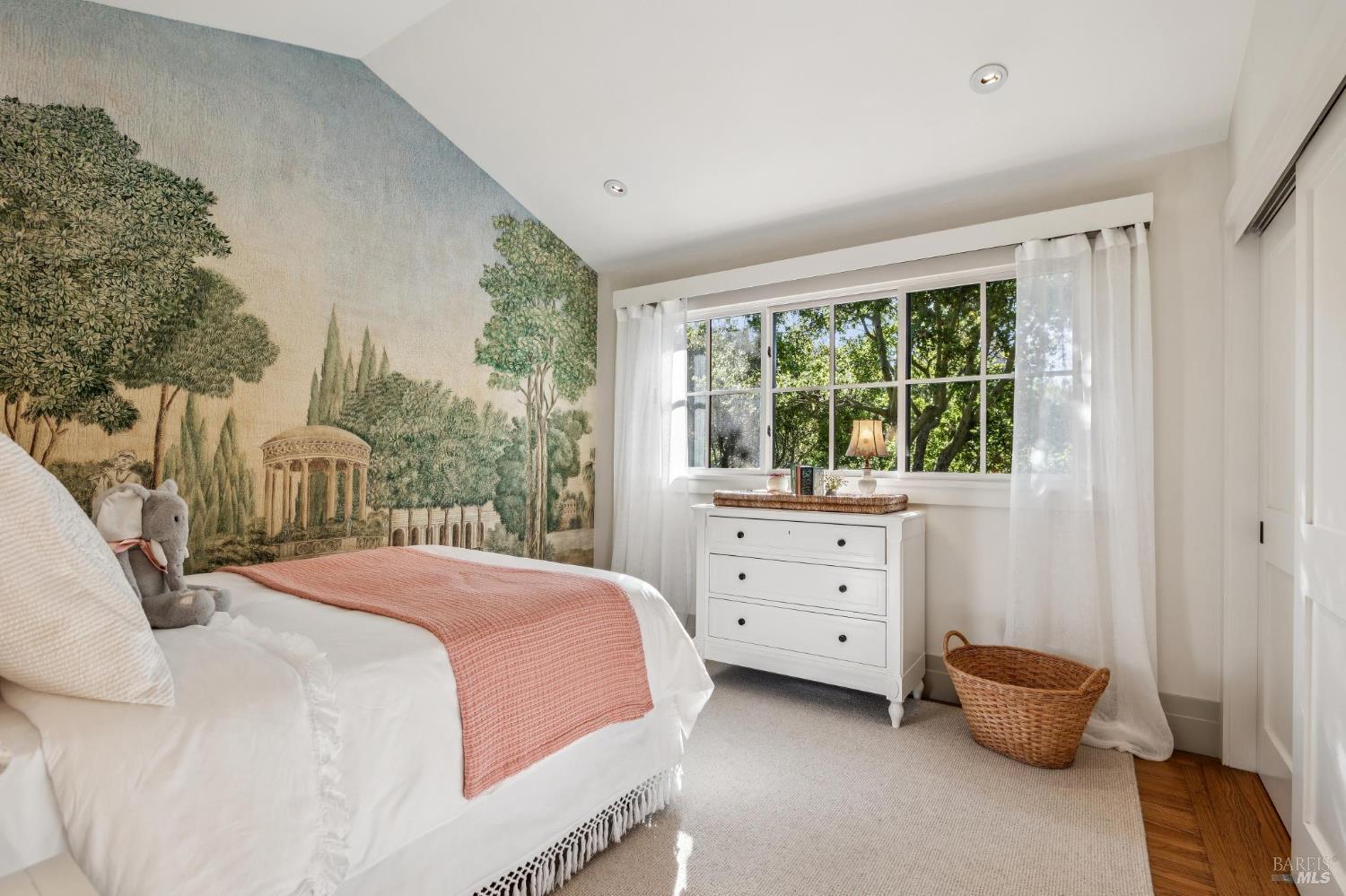 Detail Gallery Image 33 of 61 For 512 Browning Ct, Mill Valley,  CA 94941 - 4 Beds | 3 Baths