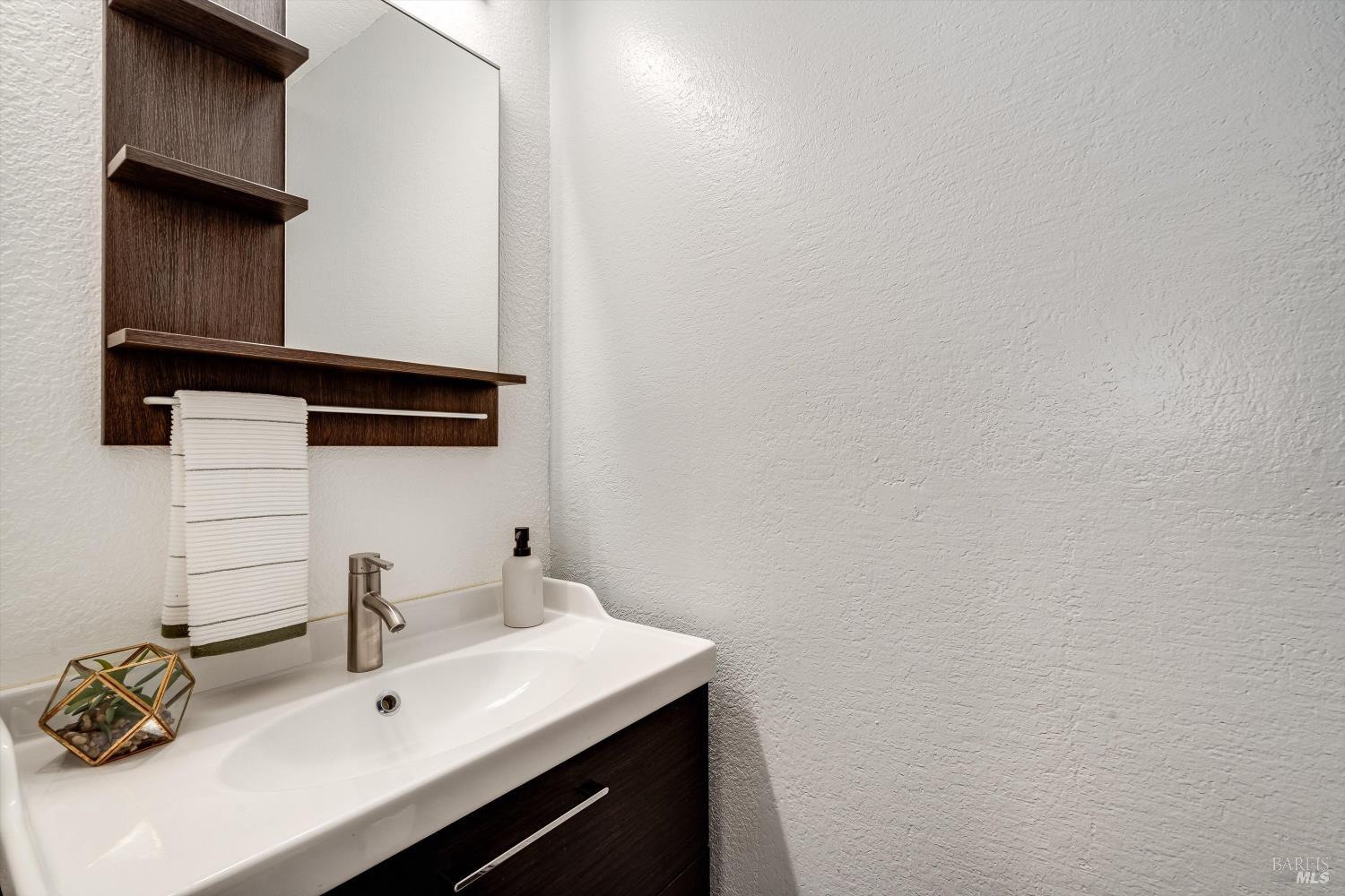 Detail Gallery Image 20 of 41 For 30 Fredrick Dr, Rohnert Park,  CA 94928 - 3 Beds | 2/1 Baths