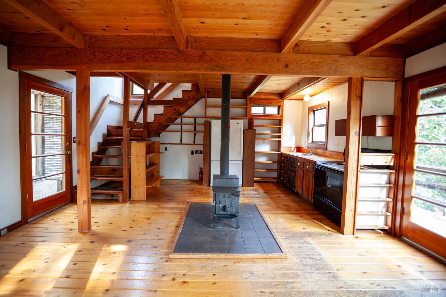 Detail Gallery Image 5 of 9 For 1583 Crawford Dr, Willits,  CA 95490 - 1 Beds | 1 Baths