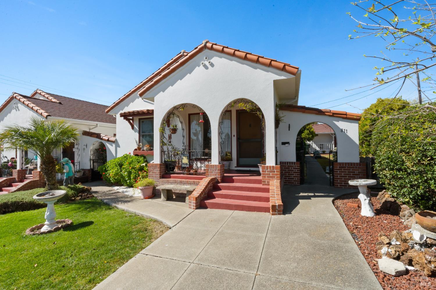 Detail Gallery Image 3 of 27 For 803 E 5th St, Benicia,  CA 94510 - 6 Beds | 4/1 Baths