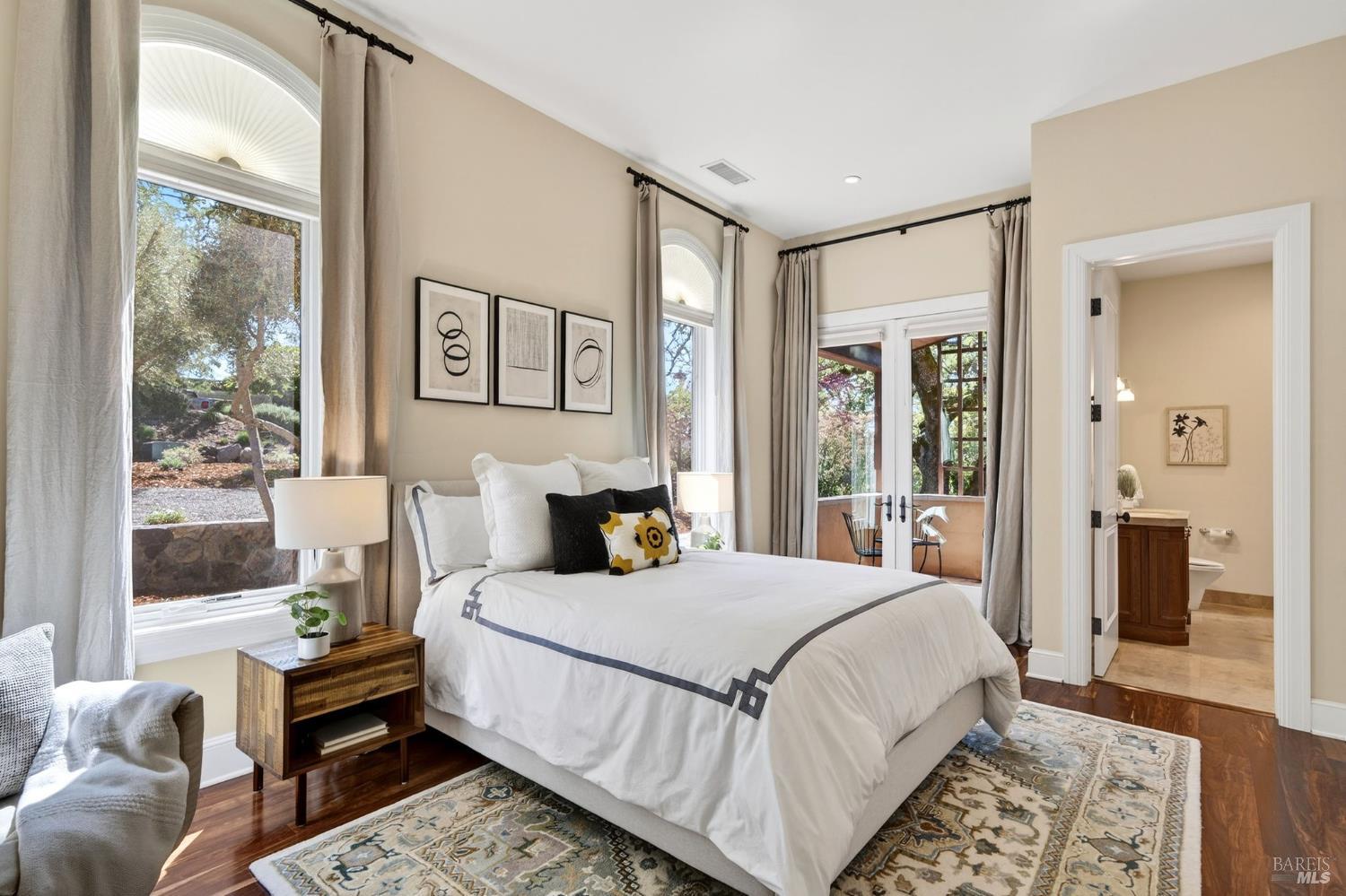 Detail Gallery Image 25 of 76 For 418 Saint Andrews Dr, Napa,  CA 94558 - 5 Beds | 4/2 Baths