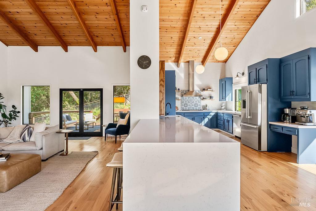 Detail Gallery Image 3 of 8 For 913 Valley View Dr, Healdsburg,  CA 95448 - 3 Beds | 3 Baths