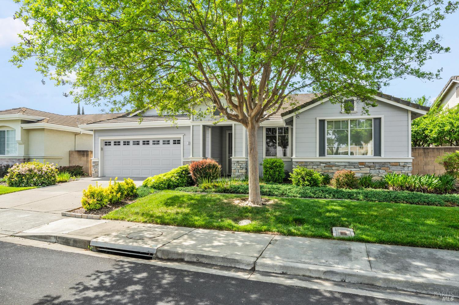 Detail Gallery Image 4 of 62 For 208 Mandarin Cir, Vacaville,  CA 95687 - 2 Beds | 2 Baths