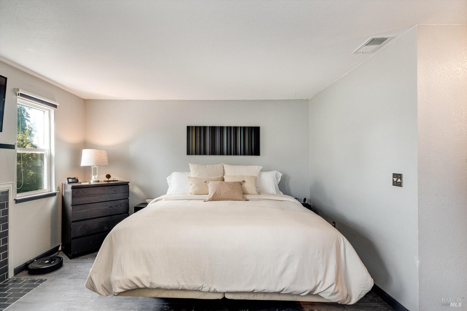 Detail Gallery Image 27 of 41 For 30 Fredrick Dr, Rohnert Park,  CA 94928 - 3 Beds | 2/1 Baths