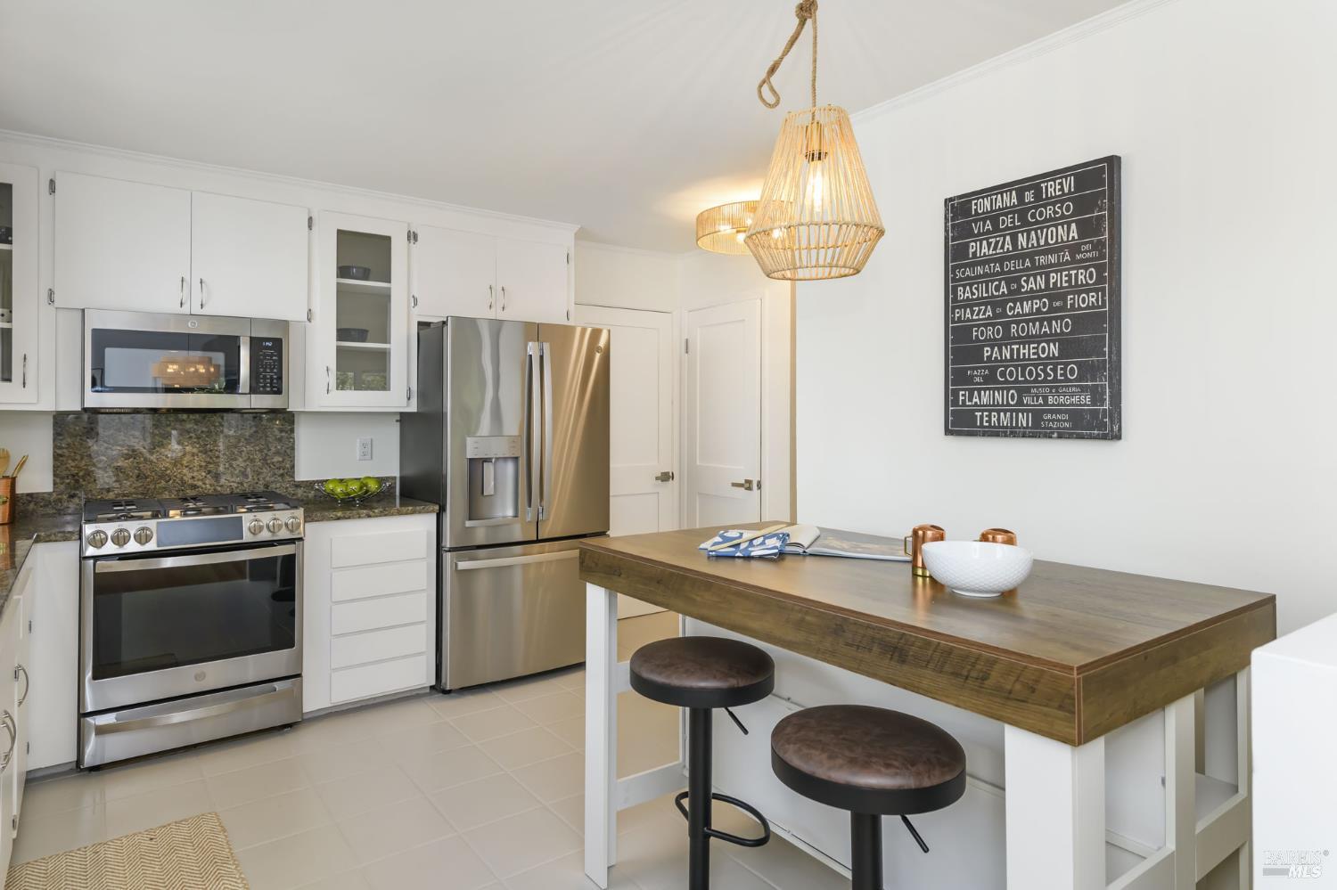 Detail Gallery Image 14 of 31 For 41 Spindrift Psge, Corte Madera,  CA 94925 - 3 Beds | 2 Baths