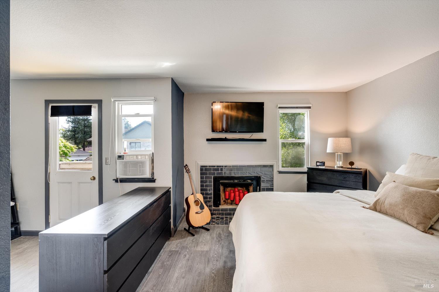 Detail Gallery Image 4 of 41 For 30 Fredrick Dr, Rohnert Park,  CA 94928 - 3 Beds | 2/1 Baths