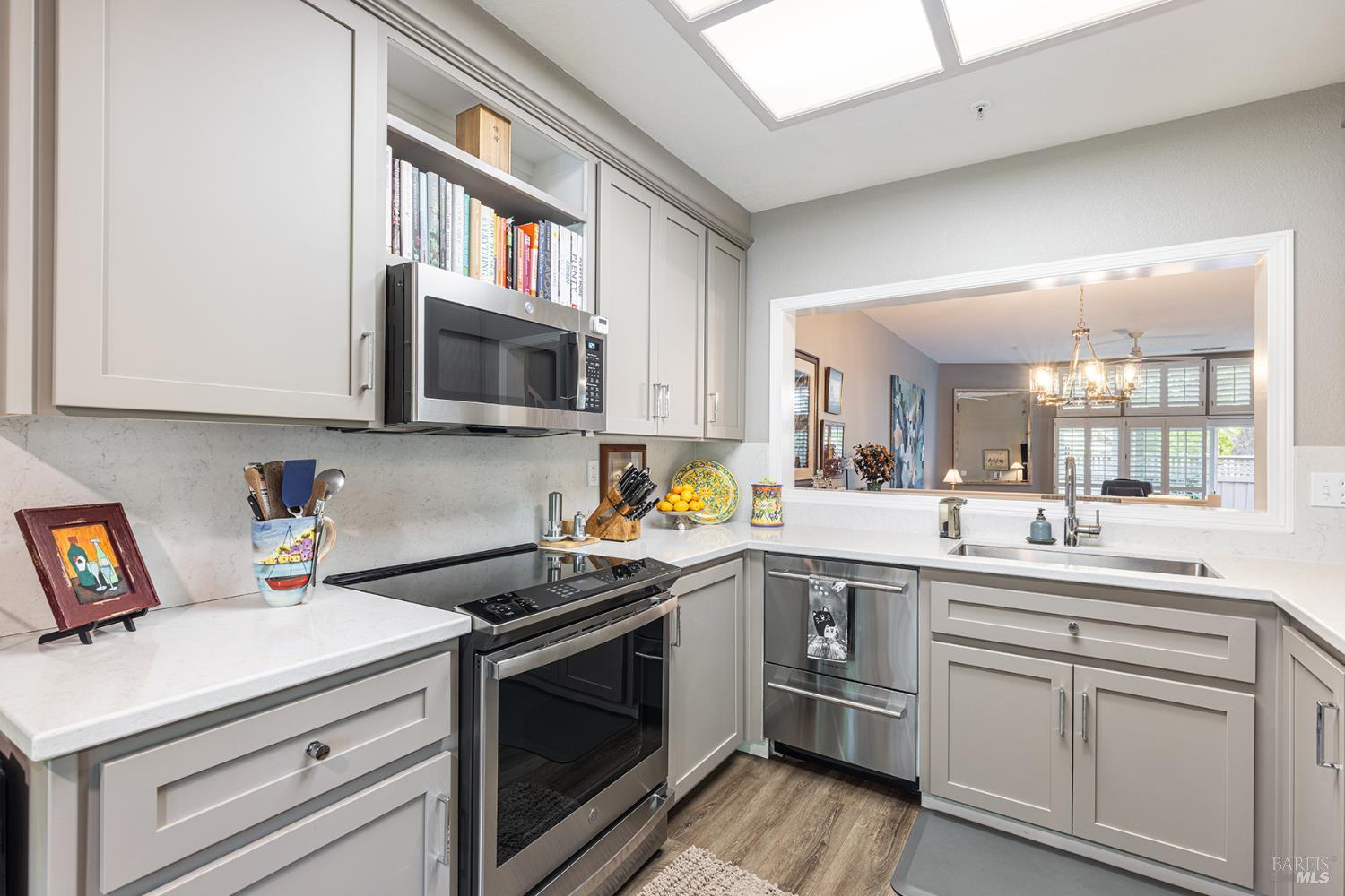 Detail Gallery Image 7 of 26 For 100 Valley Club Cir, Napa,  CA 94558 - 2 Beds | 2/1 Baths