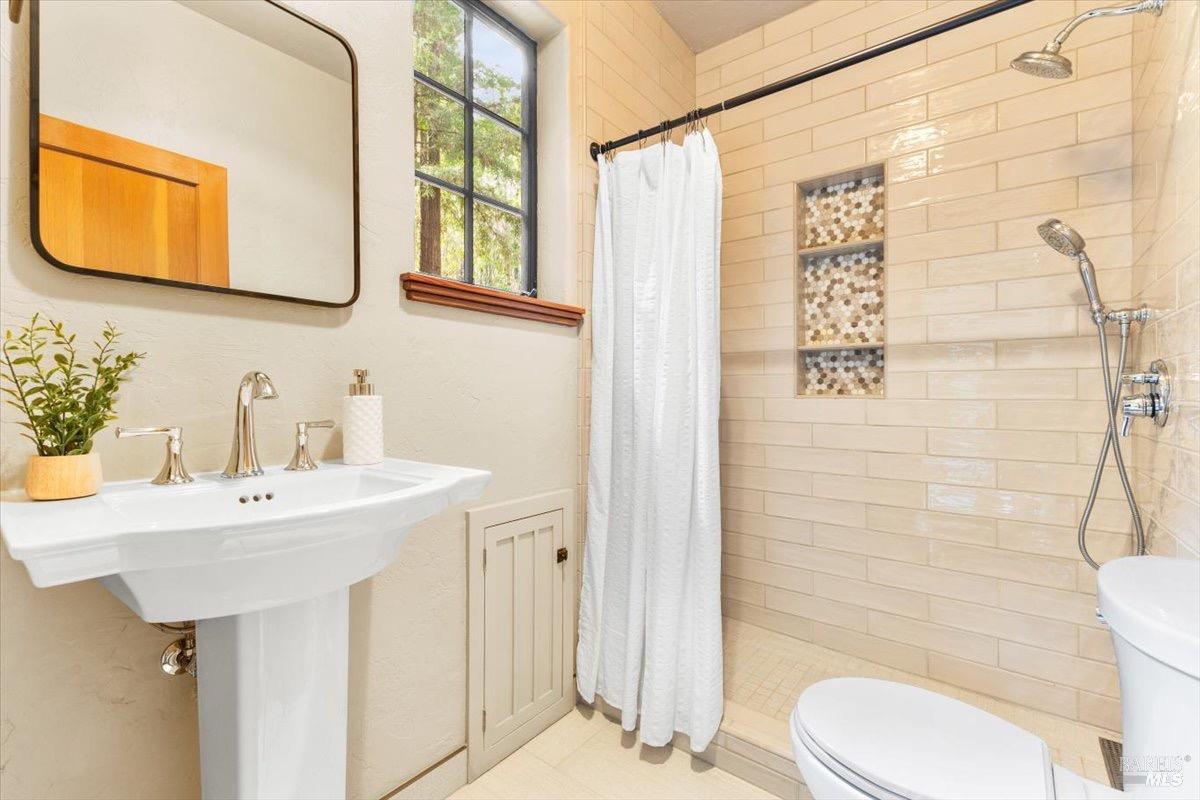 Detail Gallery Image 28 of 72 For 12076 Cloud Ridge Rd, Healdsburg,  CA 95448 - 6 Beds | 4 Baths