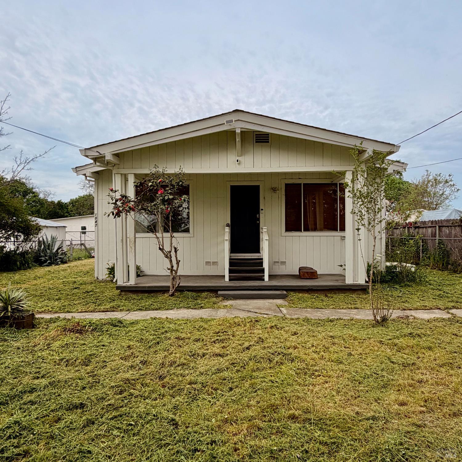 Detail Gallery Image 6 of 10 For 1047 S Wright Rd, Santa Rosa,  CA 95407 - 3 Beds | 1 Baths