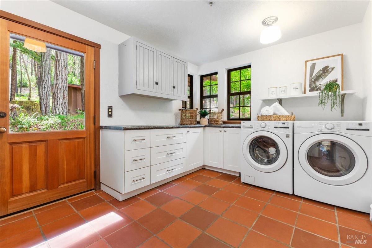 Detail Gallery Image 17 of 72 For 12076 Cloud Ridge Rd, Healdsburg,  CA 95448 - 6 Beds | 4 Baths