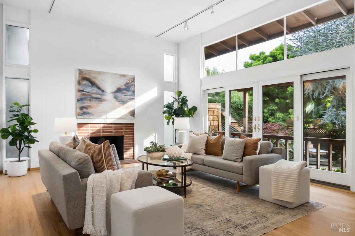 Detail Gallery Image 7 of 76 For 42 Underhill Rd, Mill Valley,  CA 94941 - 3 Beds | 2/1 Baths