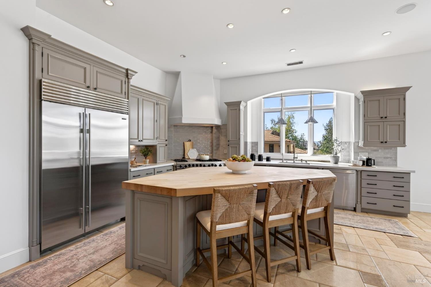 Detail Gallery Image 4 of 76 For 418 Saint Andrews Dr, Napa,  CA 94558 - 5 Beds | 4/2 Baths