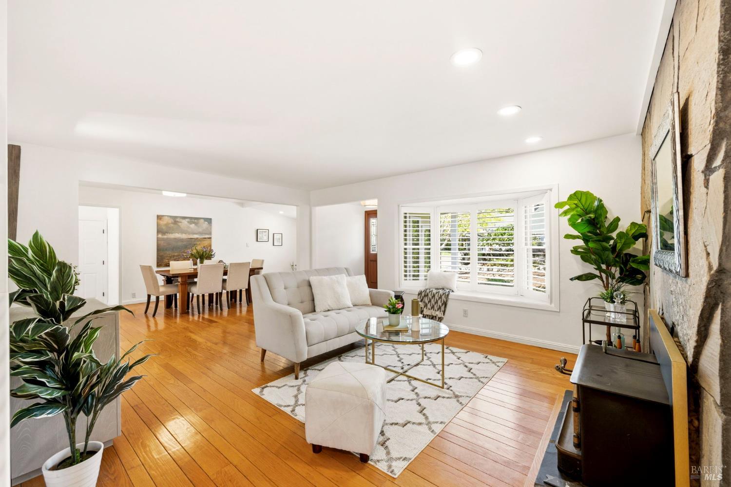 Detail Gallery Image 13 of 93 For 184 Cobblestone Dr, San Rafael,  CA 94903 - 4 Beds | 2 Baths