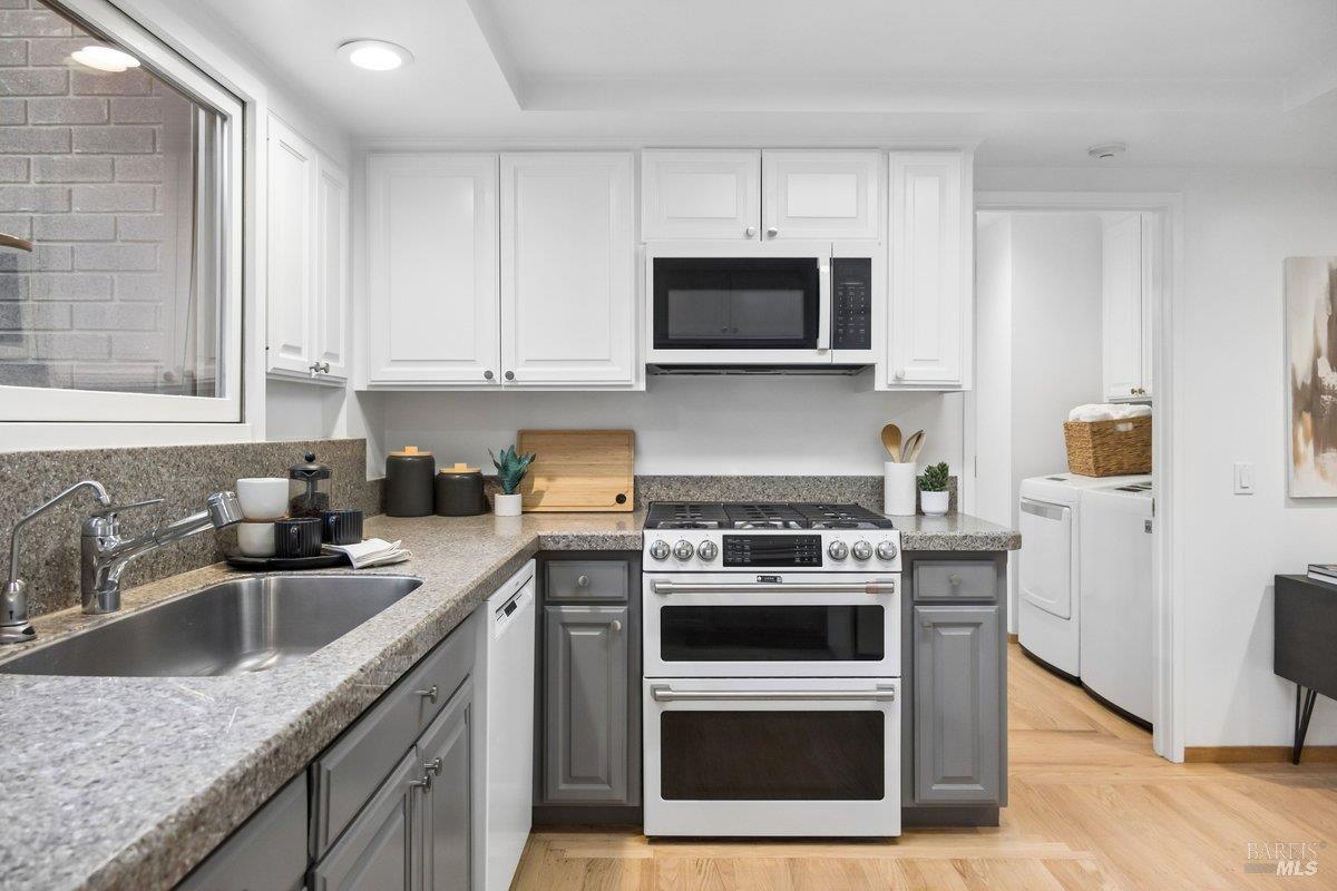 Detail Gallery Image 14 of 76 For 42 Underhill Rd, Mill Valley,  CA 94941 - 3 Beds | 2/1 Baths