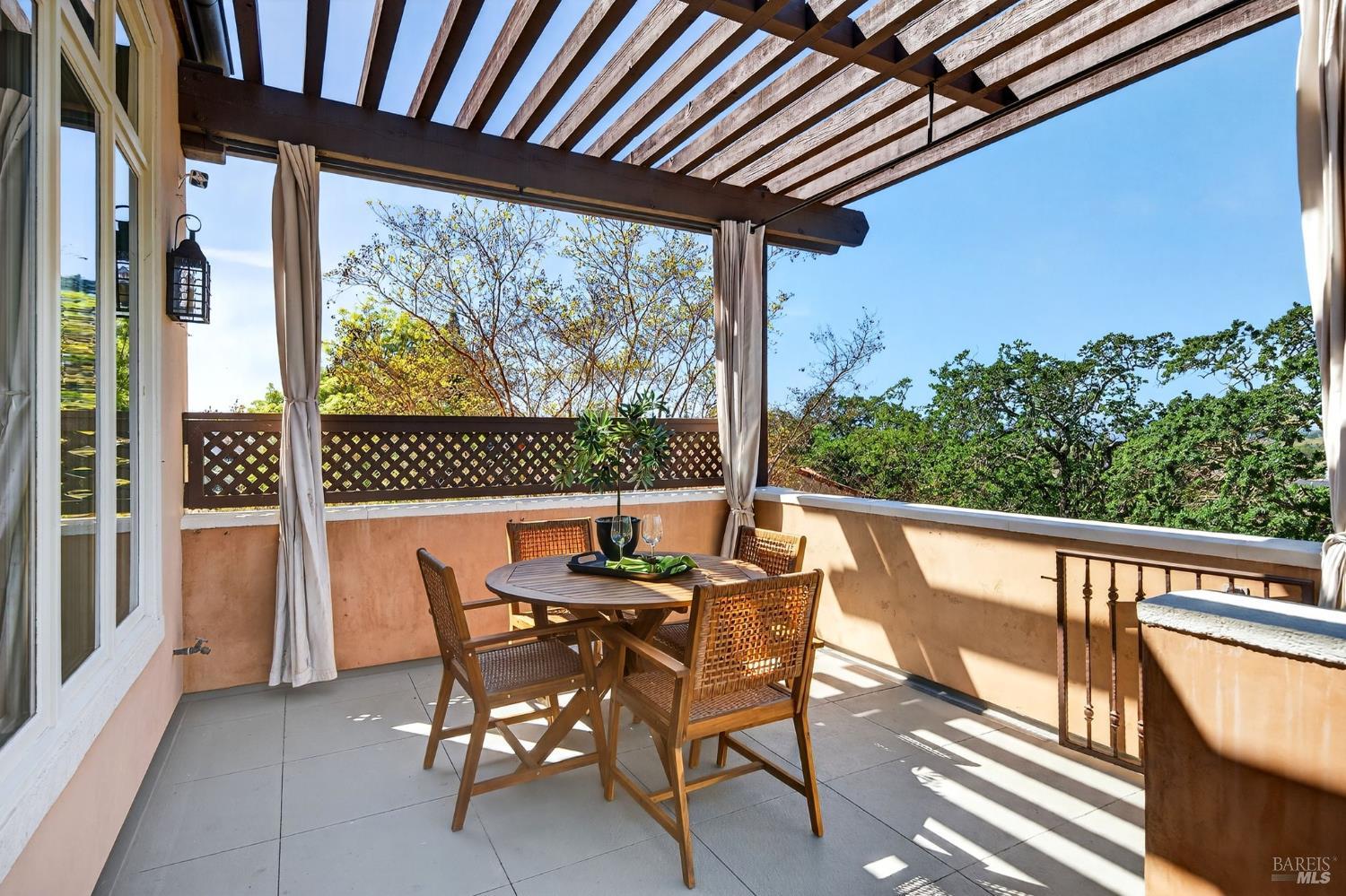 Detail Gallery Image 12 of 76 For 418 Saint Andrews Dr, Napa,  CA 94558 - 5 Beds | 4/2 Baths