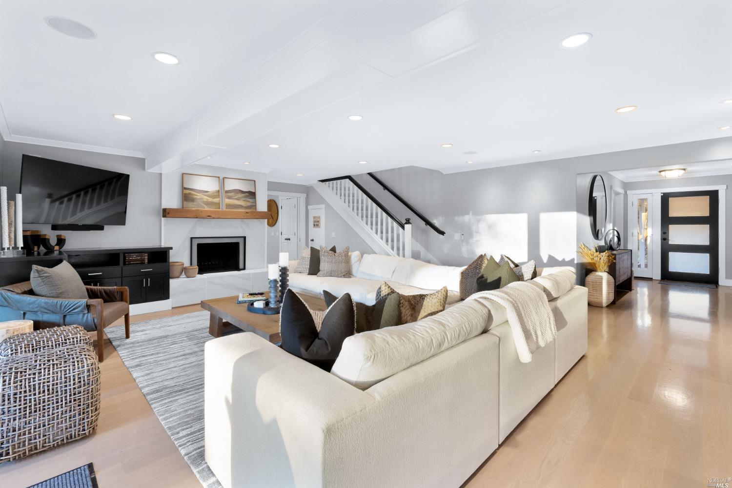 Detail Gallery Image 4 of 31 For 1101 Olive Hill Ln, Napa,  CA 94558 - 5 Beds | 4 Baths