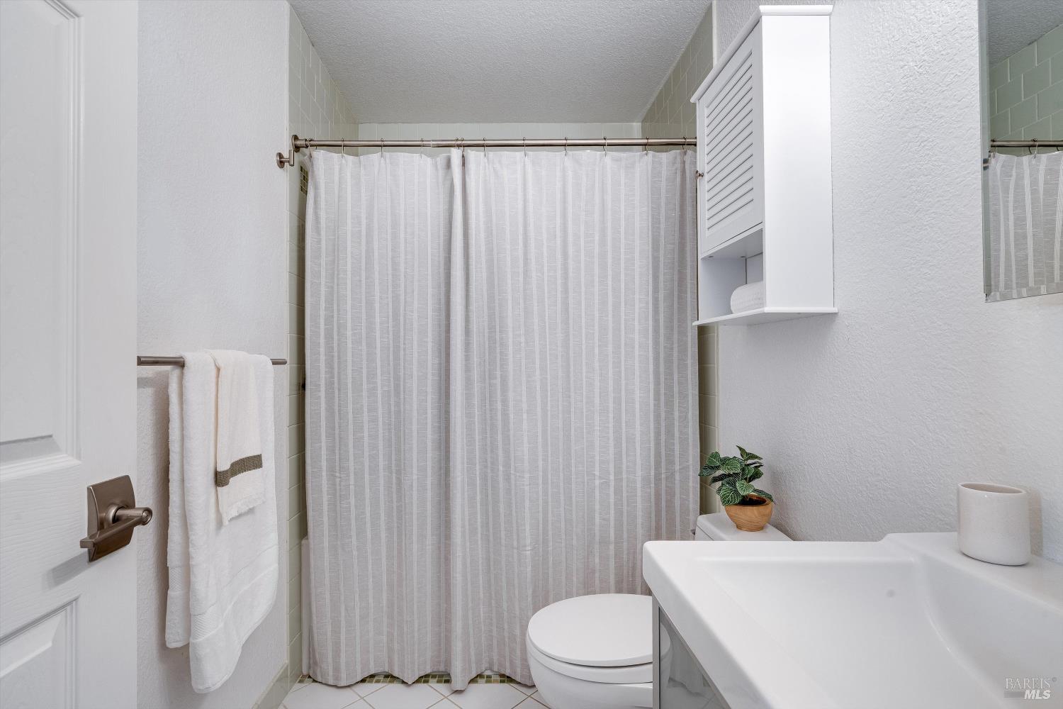 Detail Gallery Image 35 of 41 For 30 Fredrick Dr, Rohnert Park,  CA 94928 - 3 Beds | 2/1 Baths