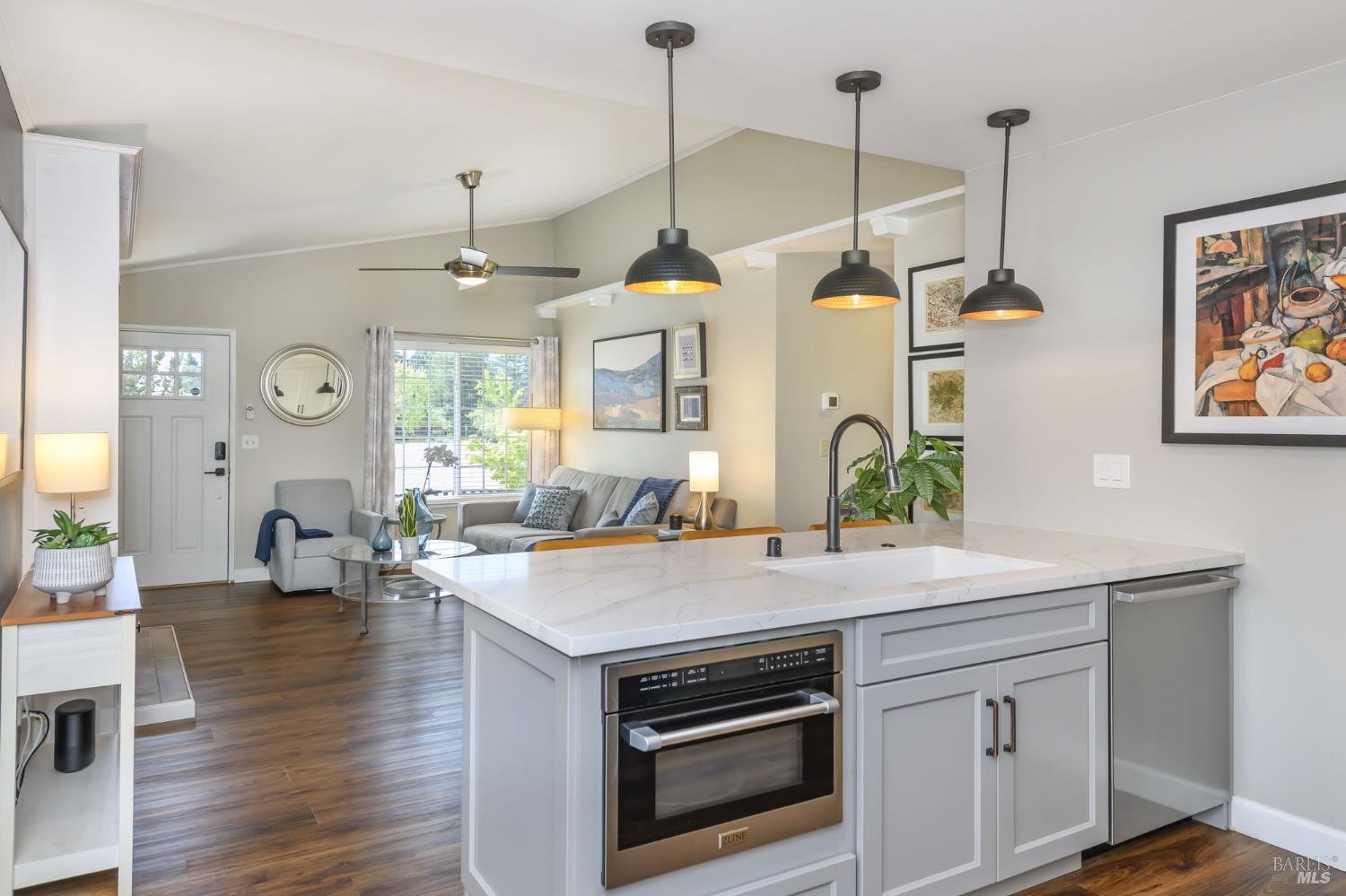 Detail Gallery Image 11 of 33 For 1702 Northstar Dr, Petaluma,  CA 94954 - 3 Beds | 2 Baths