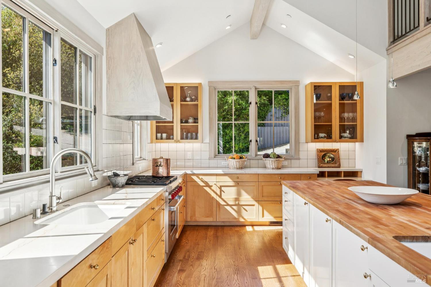 Detail Gallery Image 7 of 61 For 512 Browning Ct, Mill Valley,  CA 94941 - 4 Beds | 3 Baths