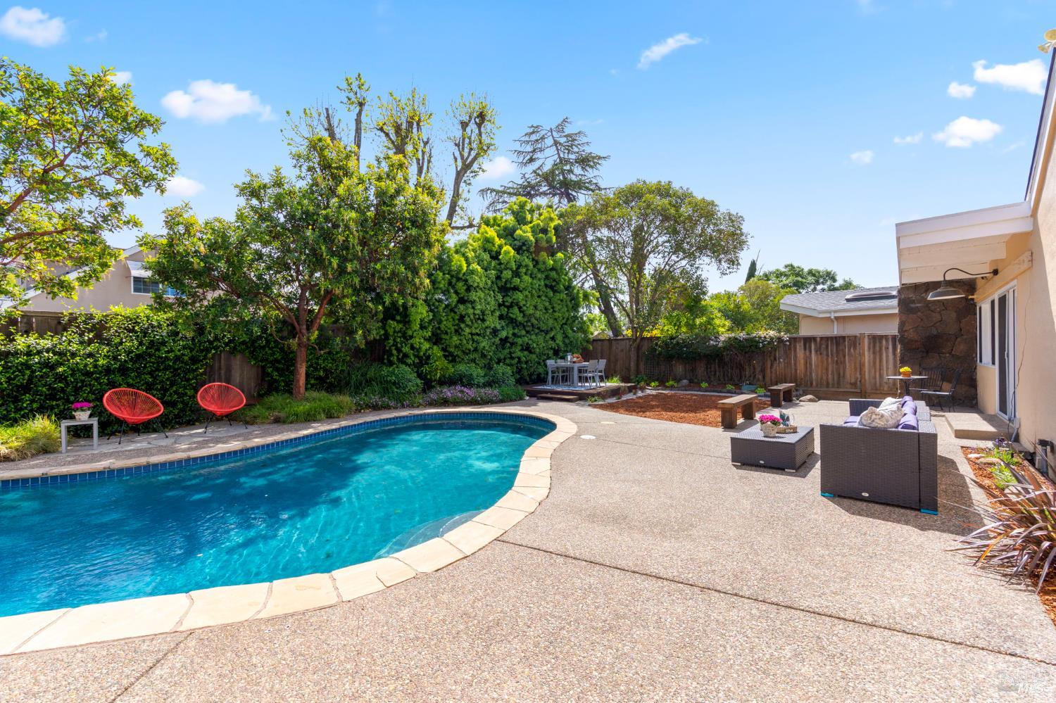 Detail Gallery Image 34 of 93 For 184 Cobblestone Dr, San Rafael,  CA 94903 - 4 Beds | 2 Baths