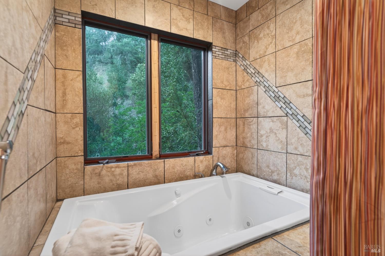 Detail Gallery Image 31 of 48 For 116 Hill Rd, Glen Ellen,  CA 95442 - 2 Beds | 2 Baths