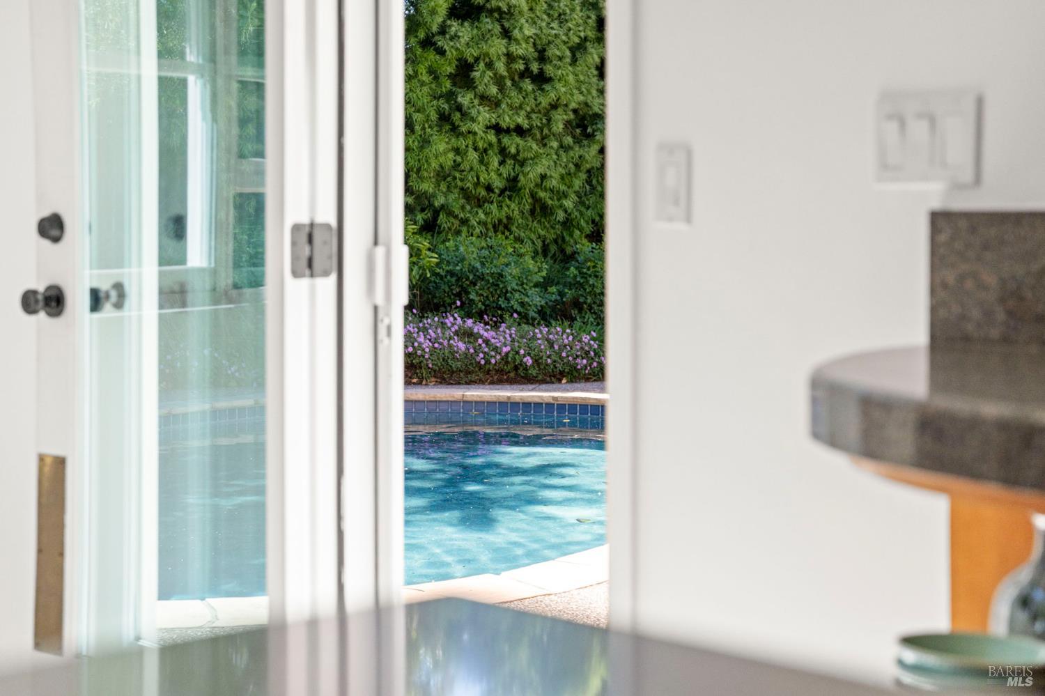 Detail Gallery Image 31 of 93 For 184 Cobblestone Dr, San Rafael,  CA 94903 - 4 Beds | 2 Baths