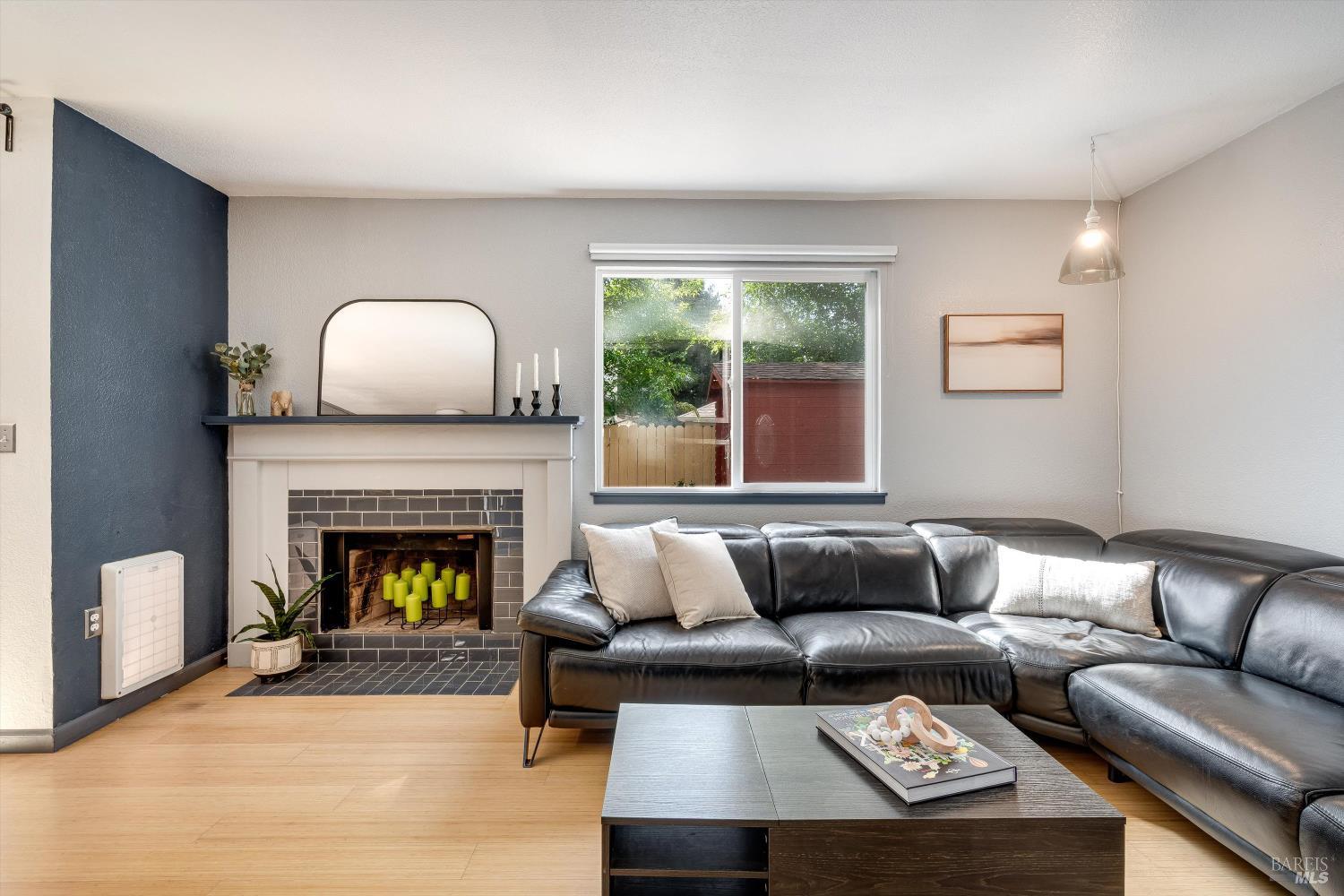 Detail Gallery Image 8 of 41 For 30 Fredrick Dr, Rohnert Park,  CA 94928 - 3 Beds | 2/1 Baths