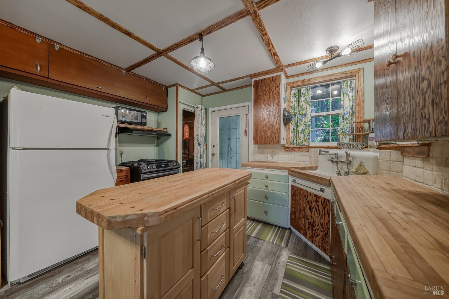 Detail Gallery Image 11 of 47 For 16179 Madrone Blvd, Cobb,  CA 95426 - 1 Beds | 1 Baths