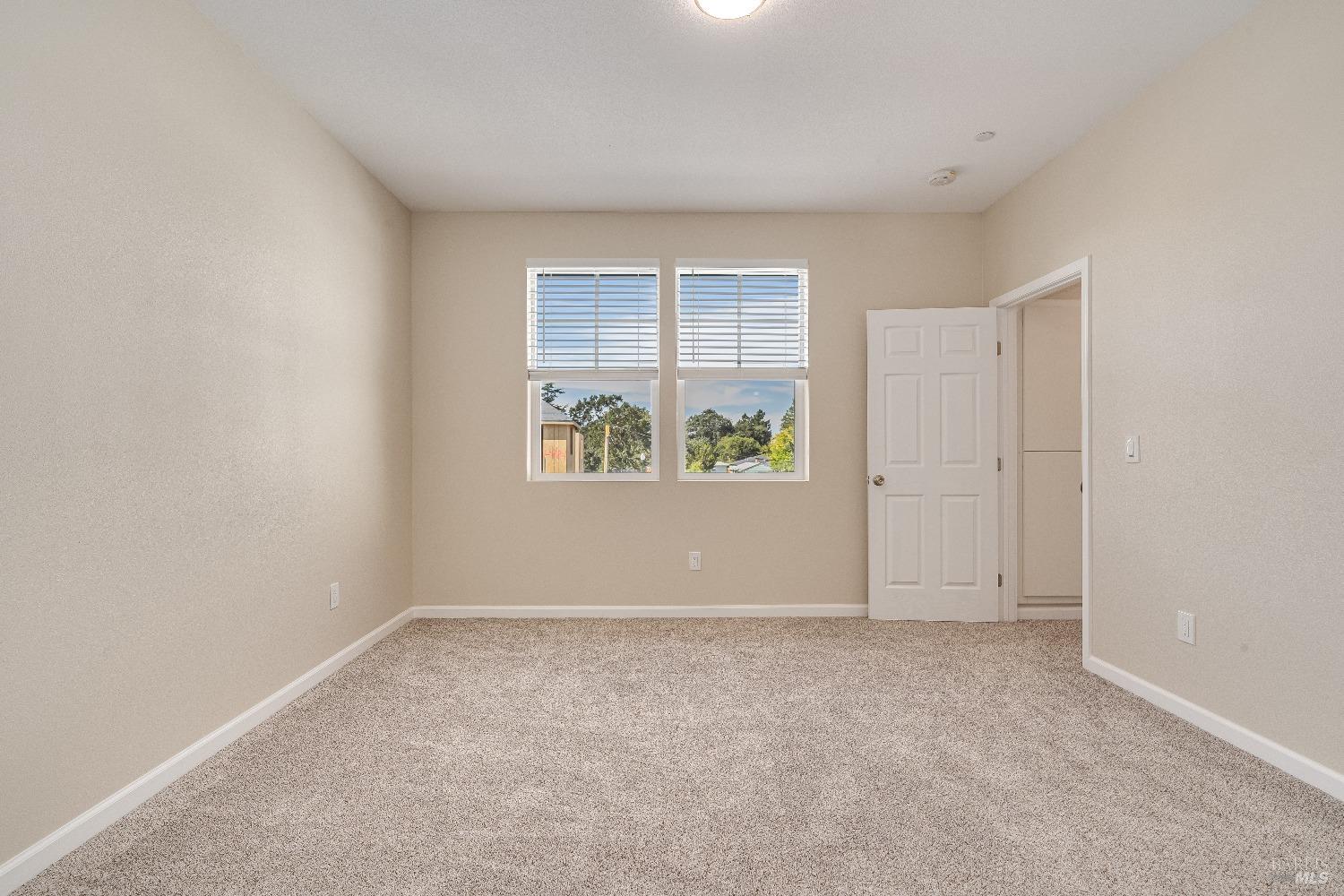 Detail Gallery Image 4 of 39 For 1960 Las Ventanas Dr, Santa Rosa,  CA 95407 - 3 Beds | 2/1 Baths