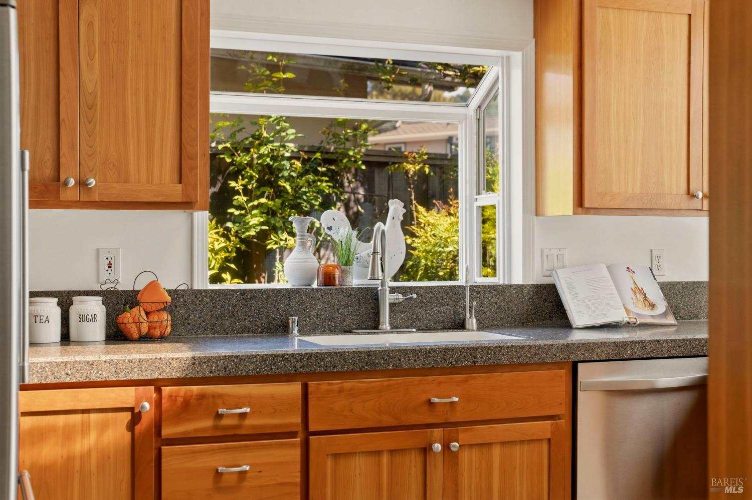 Detail Gallery Image 21 of 93 For 184 Cobblestone Dr, San Rafael,  CA 94903 - 4 Beds | 2 Baths