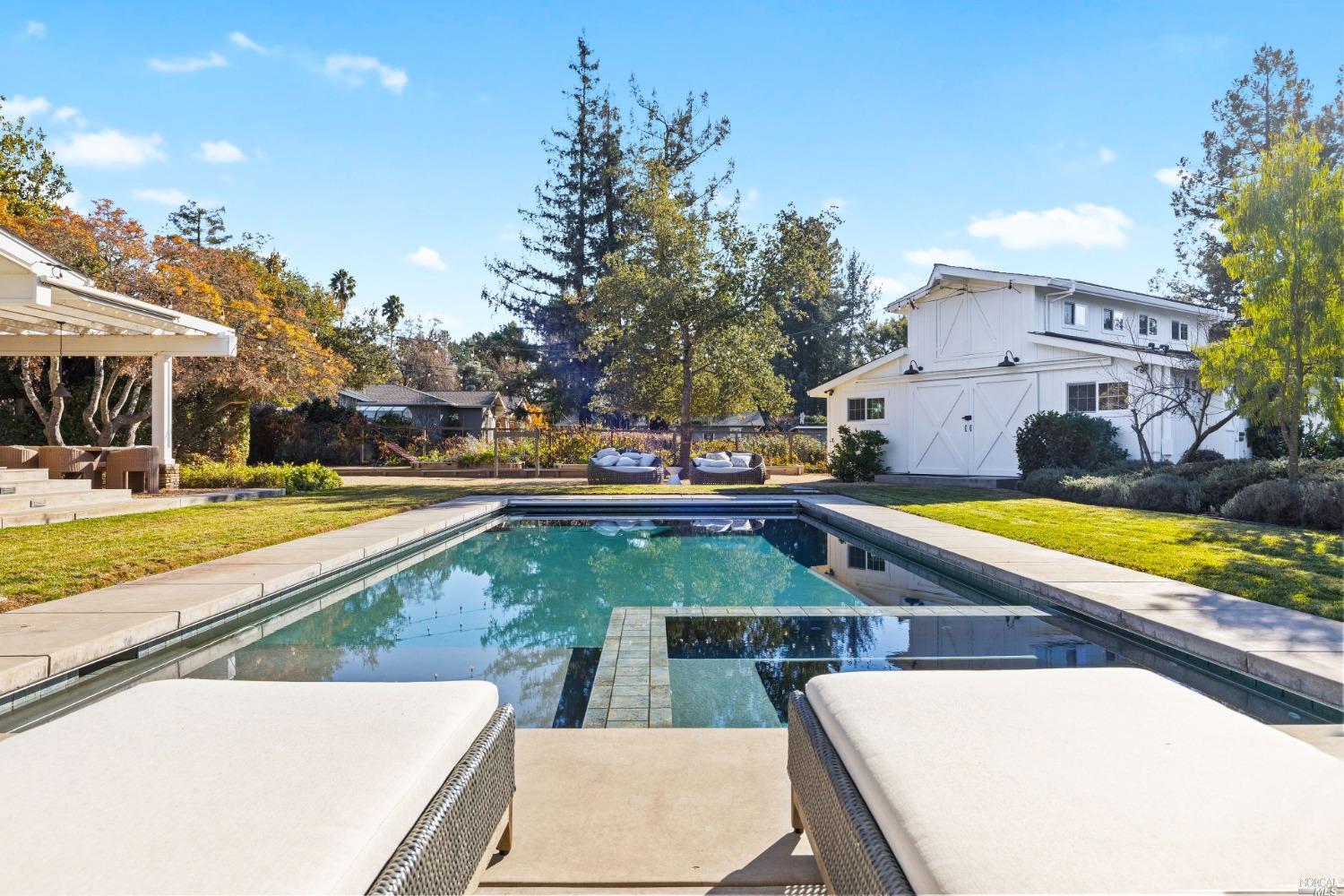 Detail Gallery Image 5 of 31 For 1101 Olive Hill Ln, Napa,  CA 94558 - 5 Beds | 4 Baths