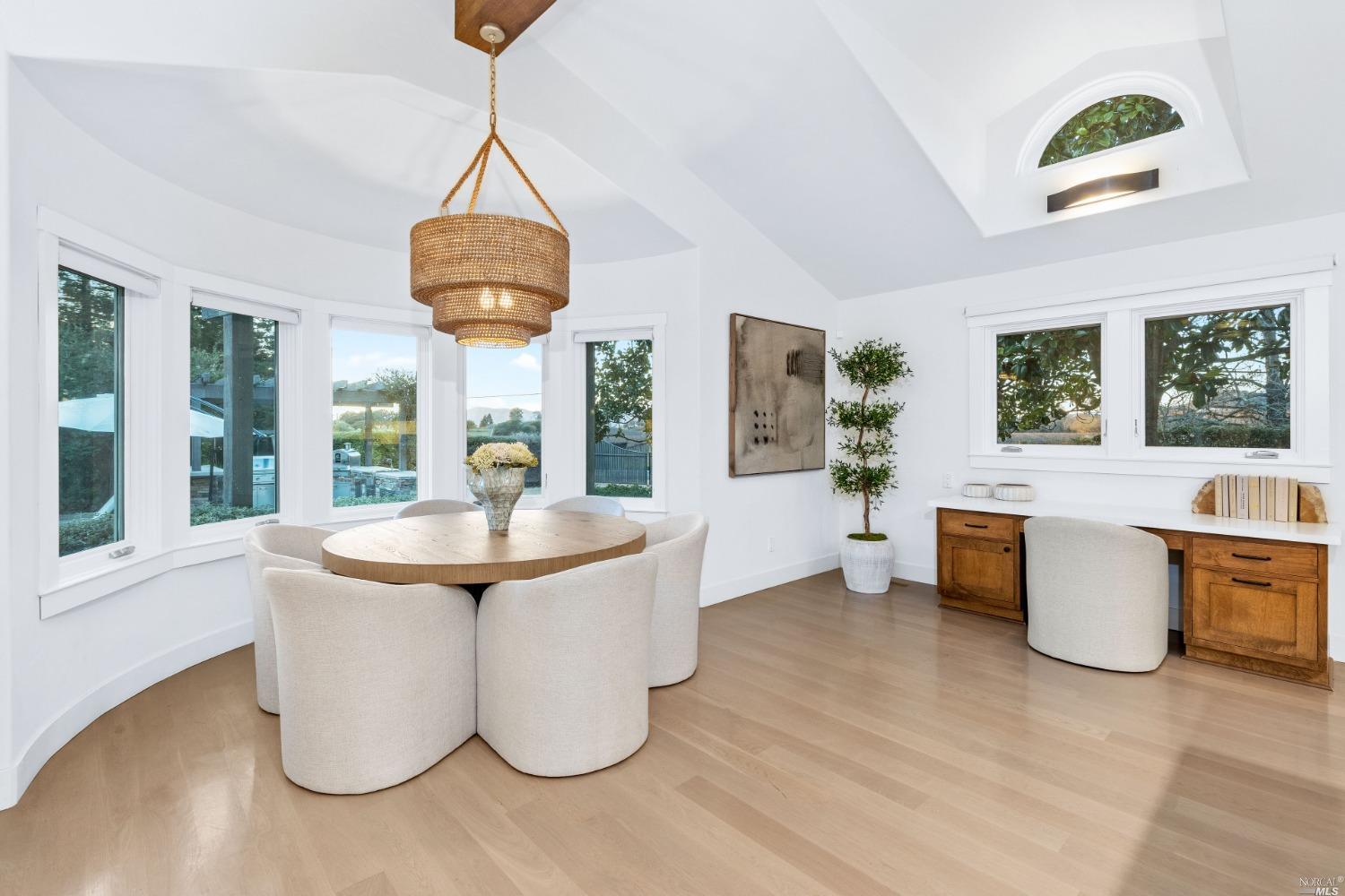 Detail Gallery Image 11 of 31 For 1101 Olive Hill Ln, Napa,  CA 94558 - 5 Beds | 4 Baths