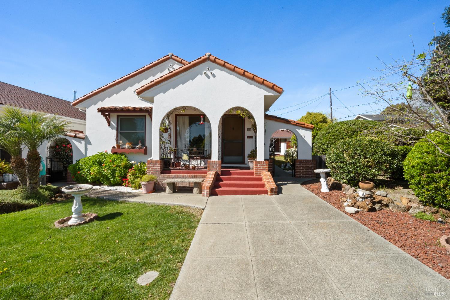 Detail Gallery Image 4 of 27 For 803 E 5th St, Benicia,  CA 94510 - 6 Beds | 4/1 Baths