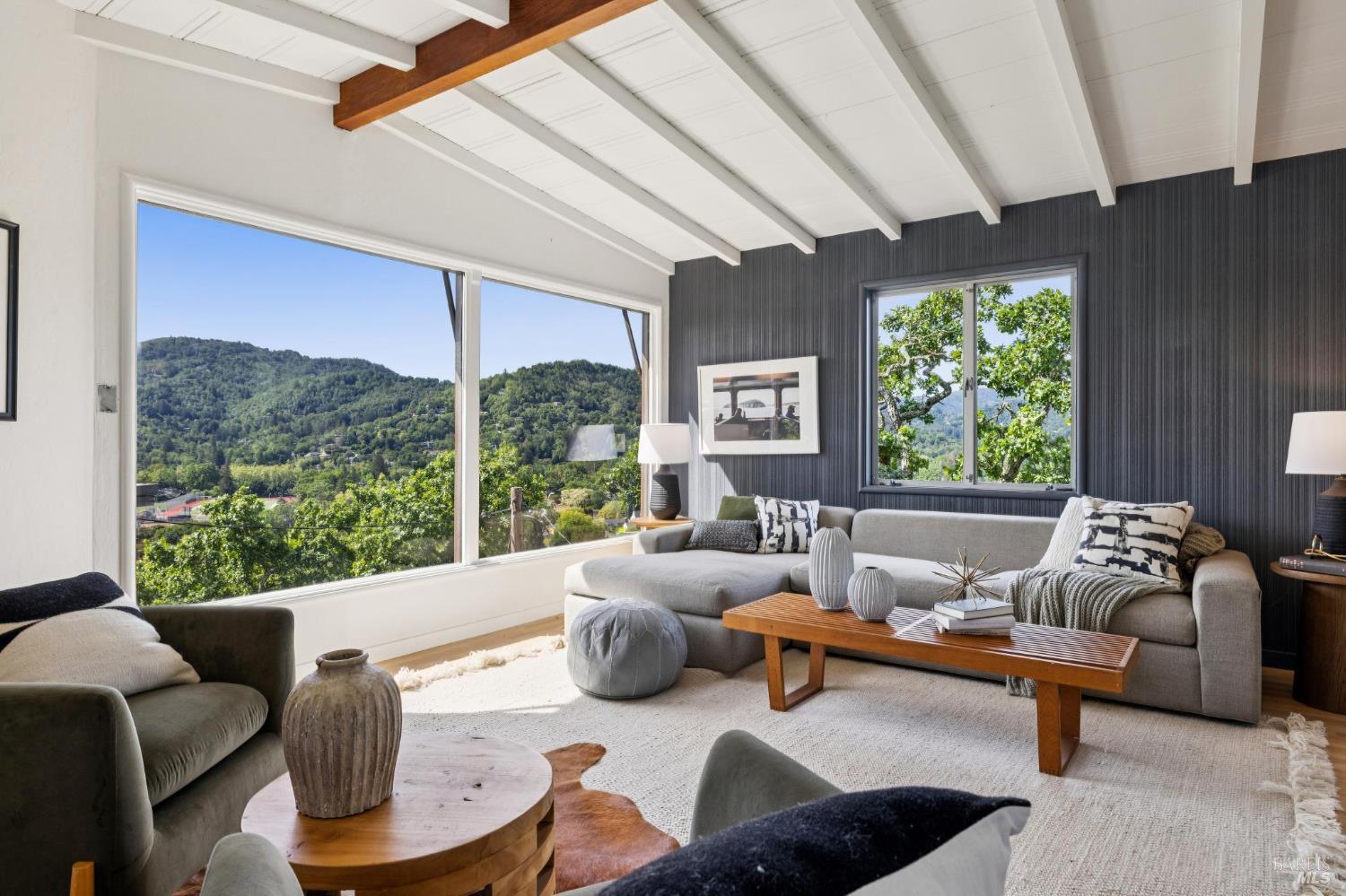 Detail Gallery Image 12 of 52 For 95 Ridge Rd, San Anselmo,  CA 94960 - 2 Beds | 1/1 Baths