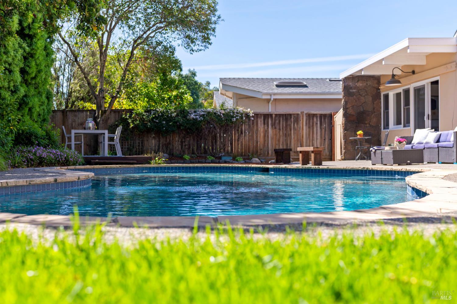 Detail Gallery Image 41 of 93 For 184 Cobblestone Dr, San Rafael,  CA 94903 - 4 Beds | 2 Baths