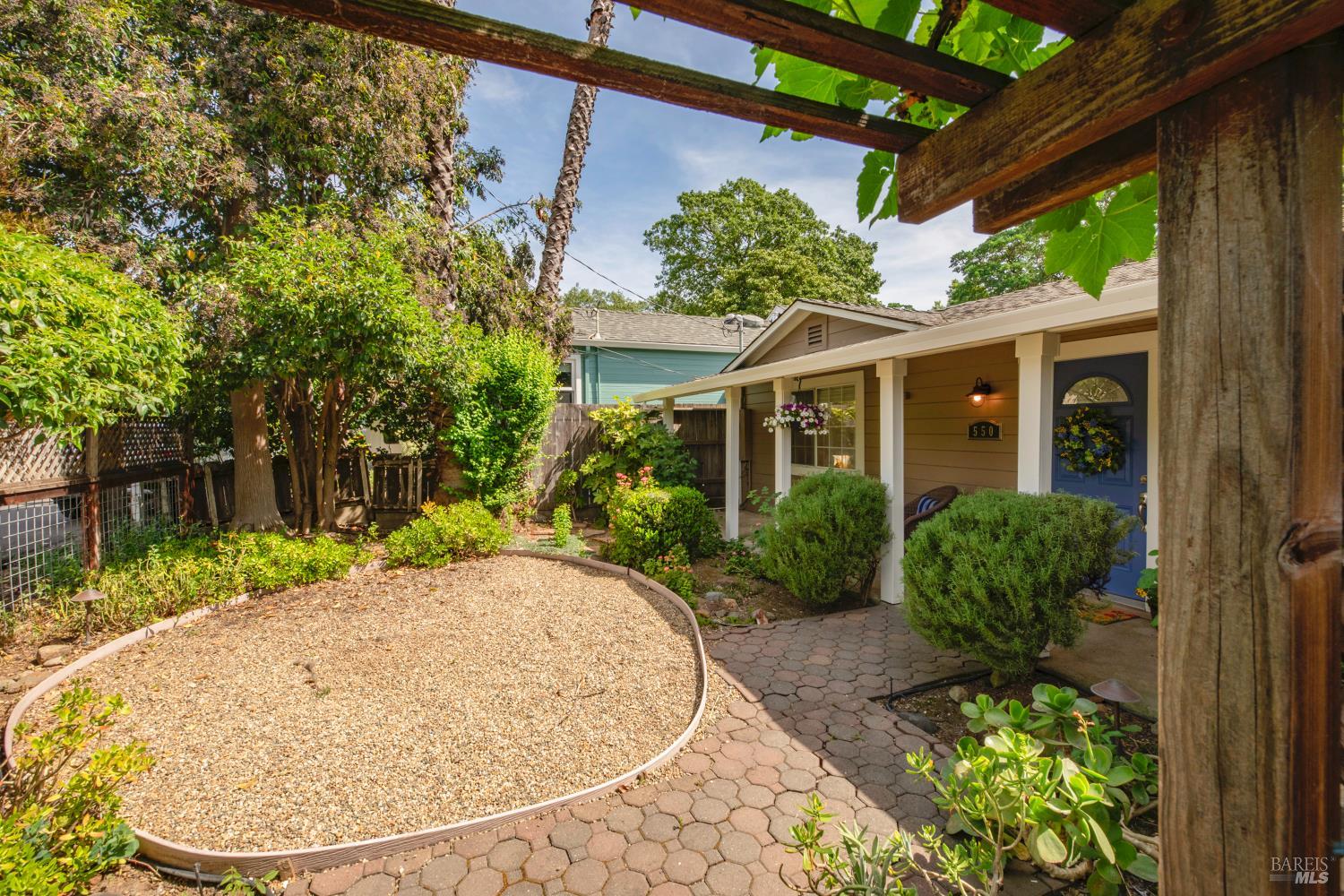 Detail Gallery Image 3 of 47 For 550 Thomson Ave, Sonoma,  CA 95476 - 2 Beds | 1 Baths