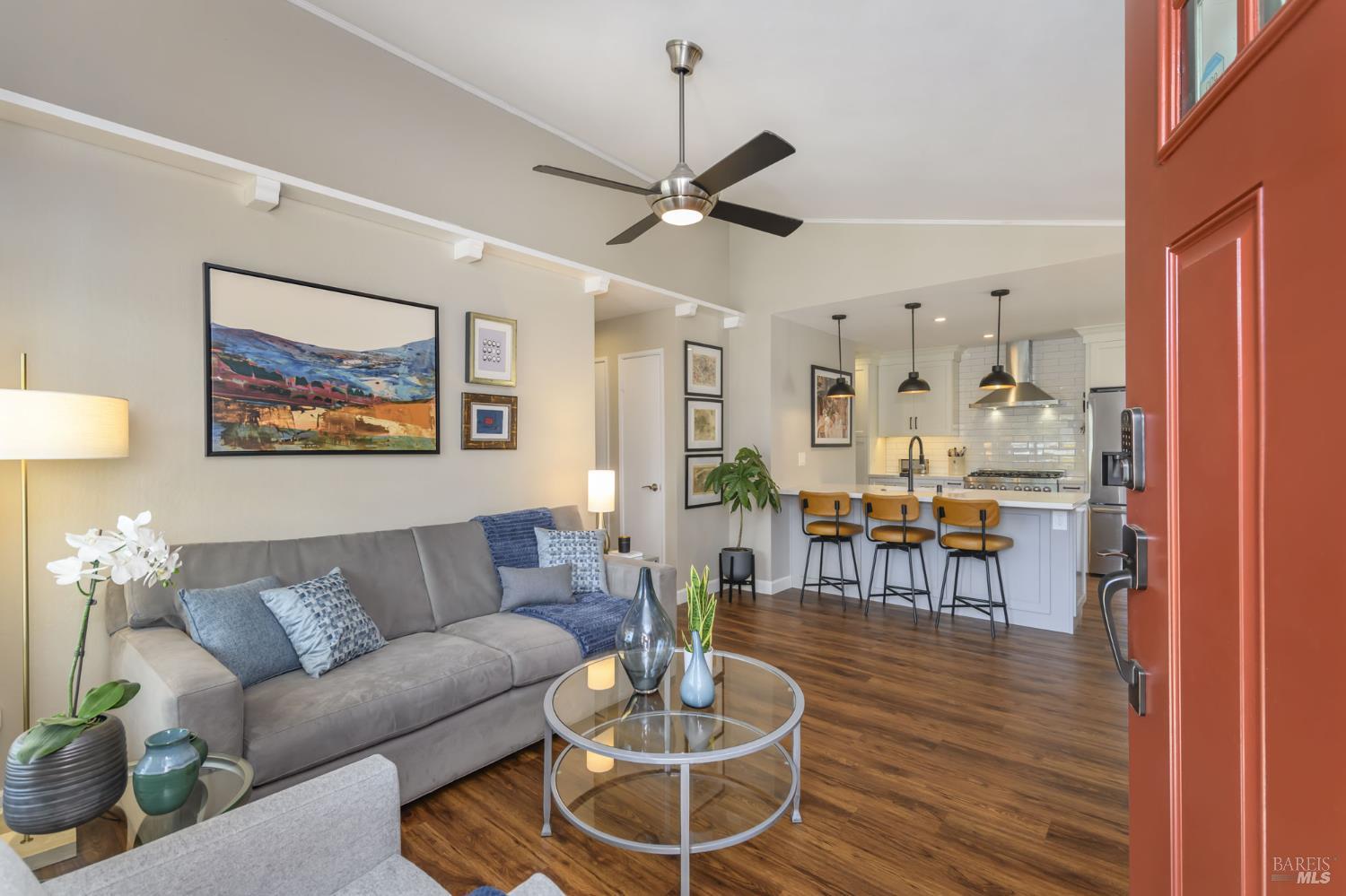 Detail Gallery Image 5 of 33 For 1702 Northstar Dr, Petaluma,  CA 94954 - 3 Beds | 2 Baths