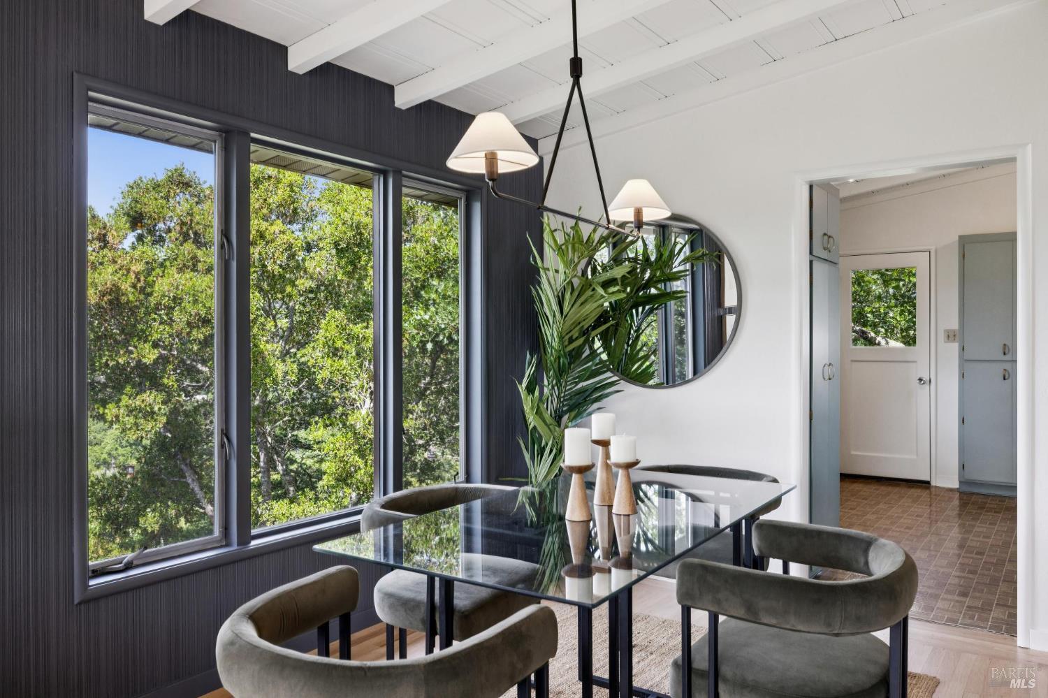 Detail Gallery Image 14 of 52 For 95 Ridge Rd, San Anselmo,  CA 94960 - 2 Beds | 1/1 Baths