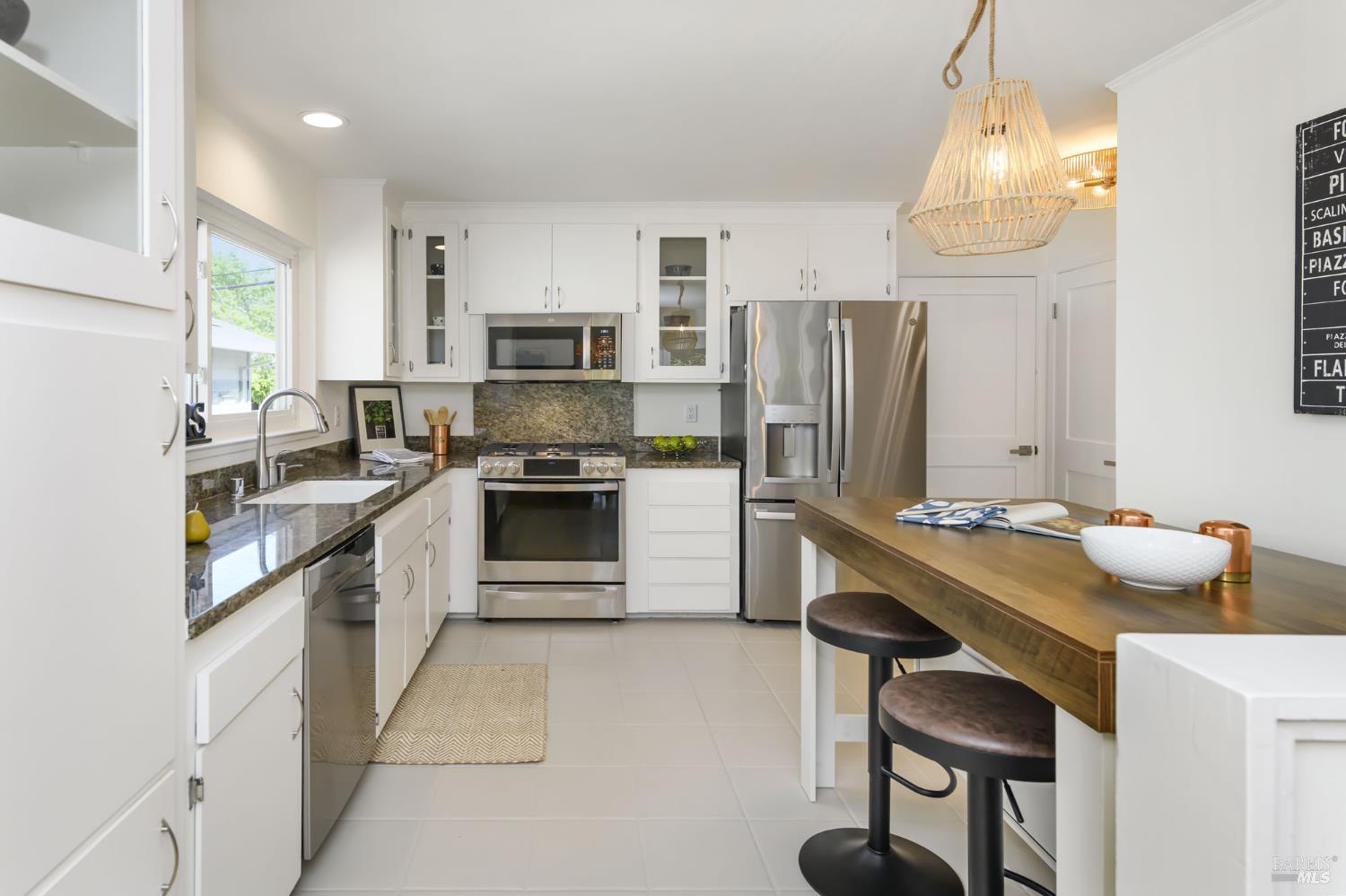 Detail Gallery Image 12 of 31 For 41 Spindrift Psge, Corte Madera,  CA 94925 - 3 Beds | 2 Baths