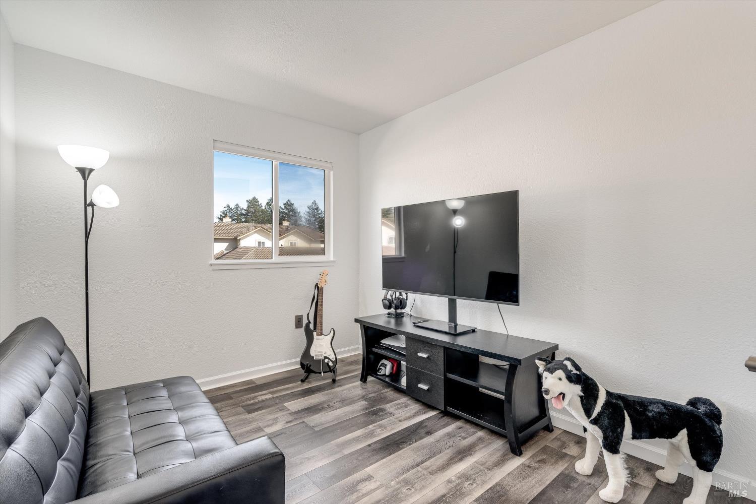 Detail Gallery Image 32 of 41 For 30 Fredrick Dr, Rohnert Park,  CA 94928 - 3 Beds | 2/1 Baths