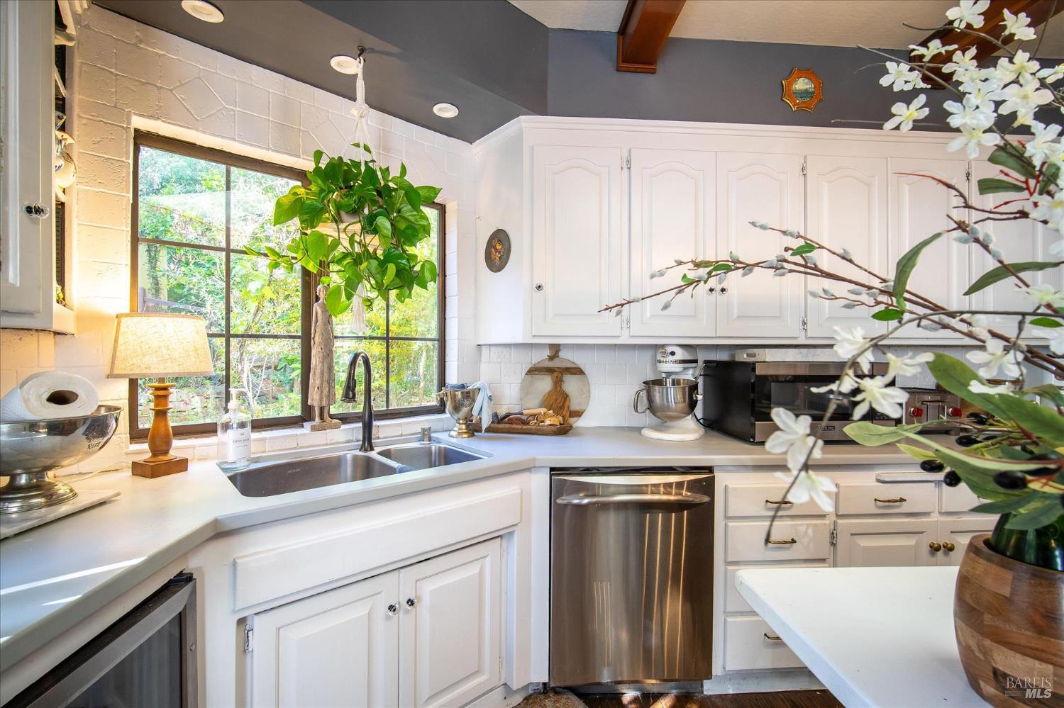 Detail Gallery Image 13 of 44 For 1412 Quail Ct, Santa Rosa,  CA 95404 - 4 Beds | 3 Baths