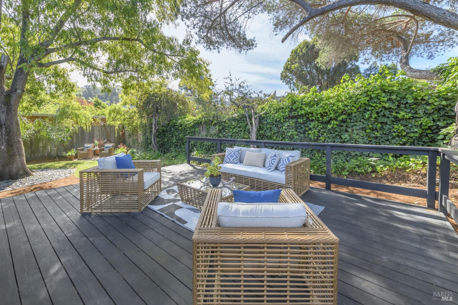 Detail Gallery Image 27 of 31 For 41 Spindrift Psge, Corte Madera,  CA 94925 - 3 Beds | 2 Baths