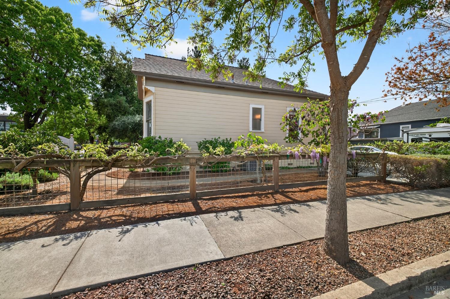 Detail Gallery Image 31 of 32 For 531 E Washington St, Petaluma,  CA 94952 - 3 Beds | 2/1 Baths