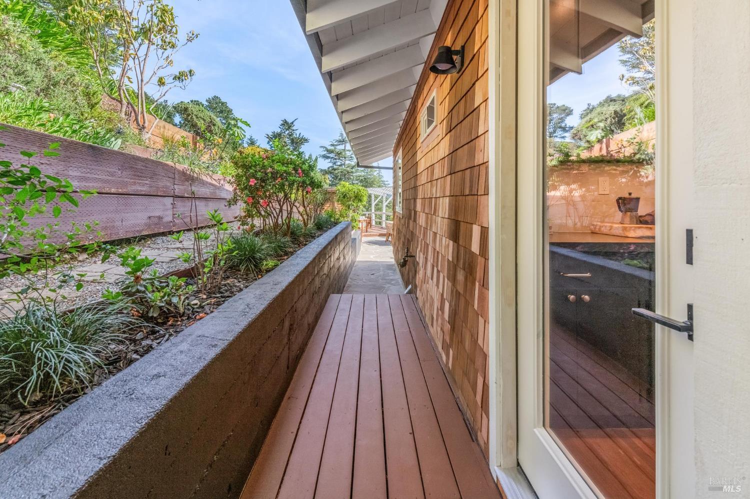 Detail Gallery Image 25 of 61 For 120 E Manor Dr, Mill Valley,  CA 94941 - 3 Beds | 3 Baths