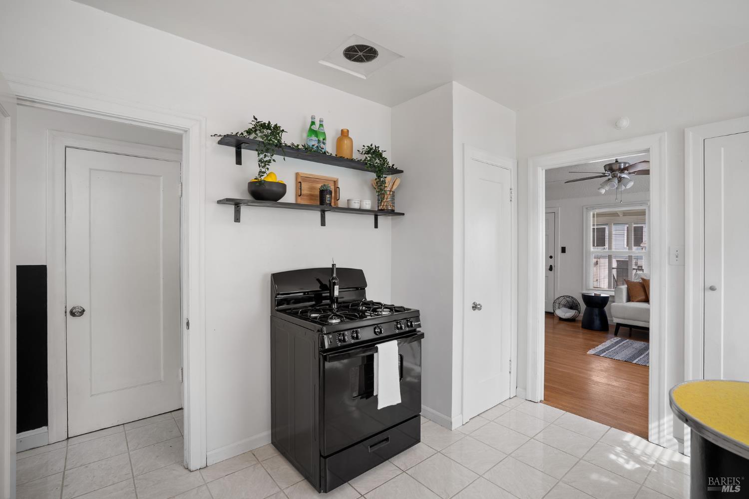 Detail Gallery Image 22 of 34 For 215 Hampshire St, Vallejo,  CA 94590 - 2 Beds | 1 Baths